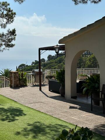 Villa with a great sea view,9min by walk to beach gallery image 3