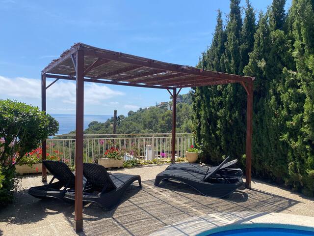 Villa with a great sea view,9min by walk to beach gallery image 4