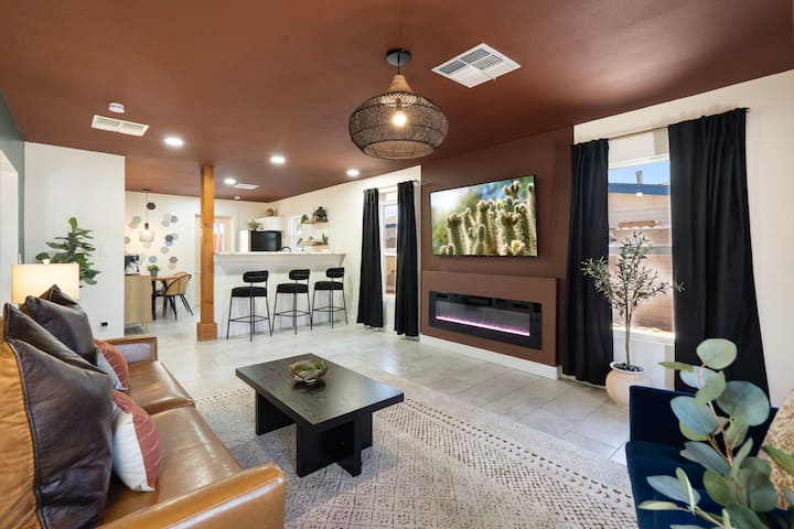 Modern Desert Getaway*sleeps 5/fire Pit/coffee Bar - Sun City, AZ