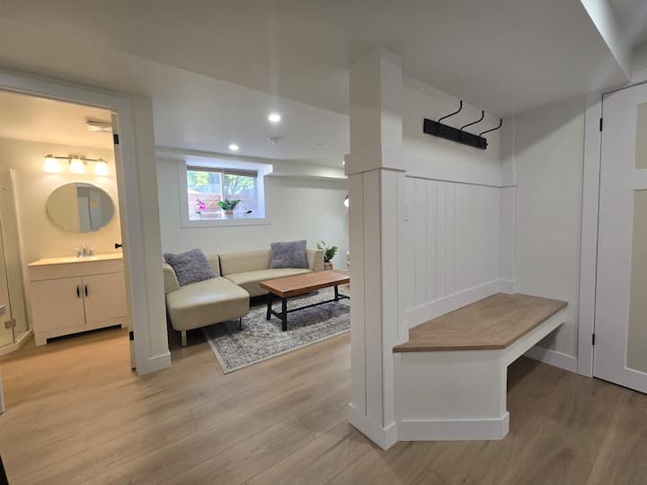 2br Apt + Private Yard & Entry - London