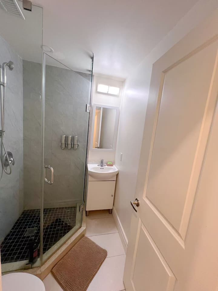 Cozy Bedroom In Dt Toronto - Toronto