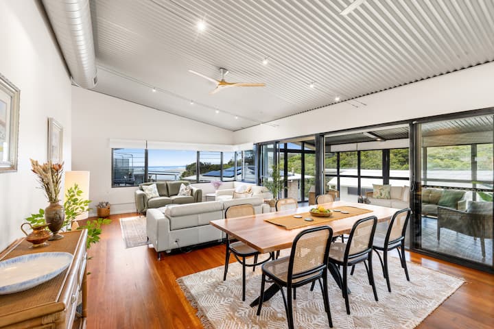 Stunning Ocean-view Home, Walk To Village & Beach - オーストラリア コフズ・ハーバー