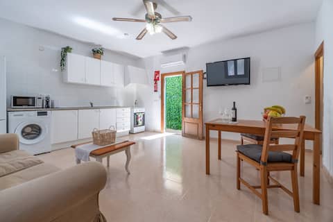Popular Airbnb listing: House with Views of the Medieval Wall in L'alcúdia