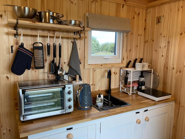 Shepherd's Hut (Hut 2, Braebost Croft) - Skye