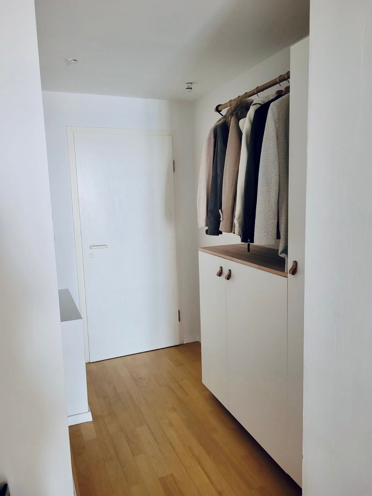 An apartment flooded with light in the very center of Cologne.