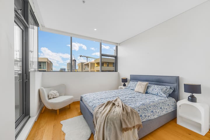 Spacious 2brd Apt With Pool & Close To Metro - Hornsby