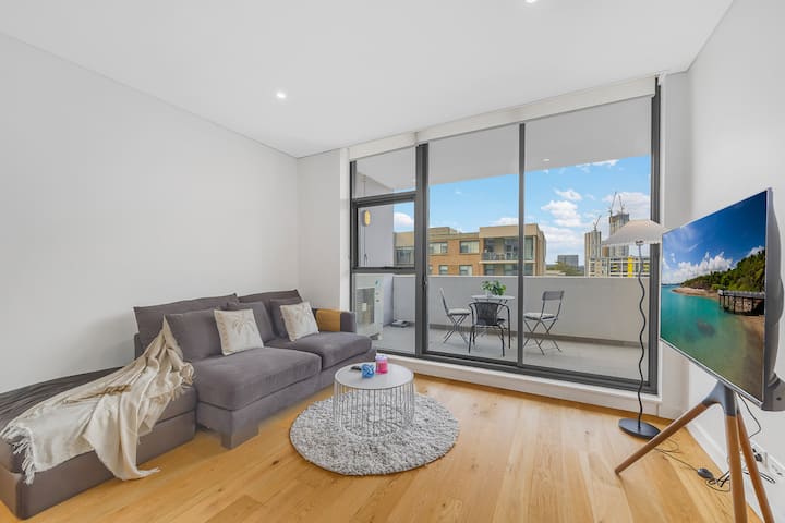 Spacious 2brd Apt With Pool & Close To Metro - Hornsby
