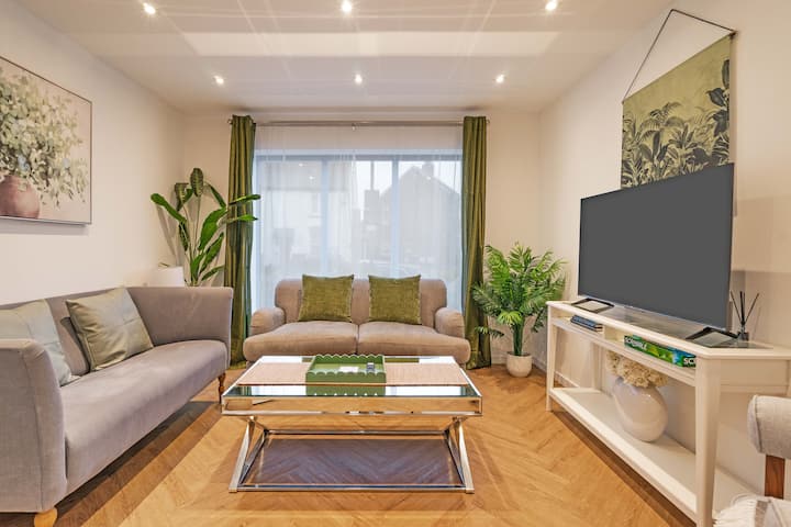 Spacious & Serene Family Gem: Pets Ok, Garden, Pkg - Tonbridge