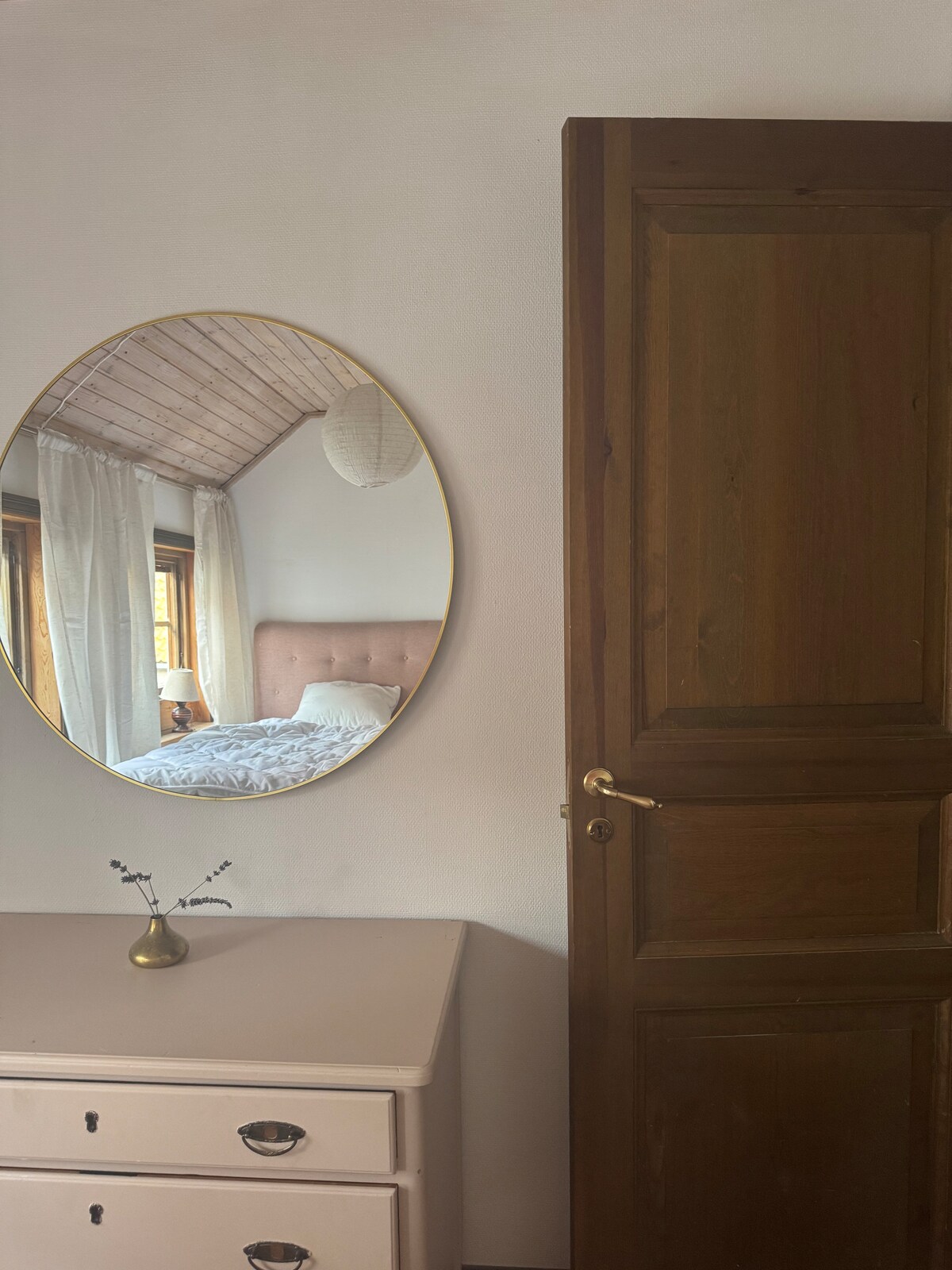 Hermosos colores sin vista en el segundo piso