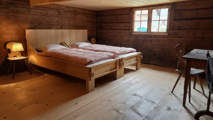 Schlafzimmer 1