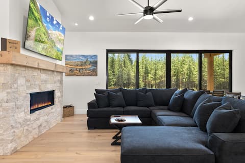 Top performing Airbnb: Glacier Getaway in Coram