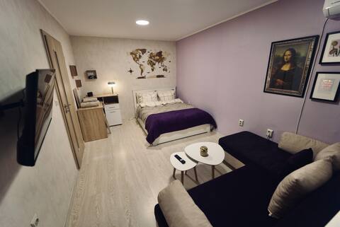 Popular Airbnb listing: 1BR Neat Suburban Escape in Veliko Tarnovo in Велико Търново