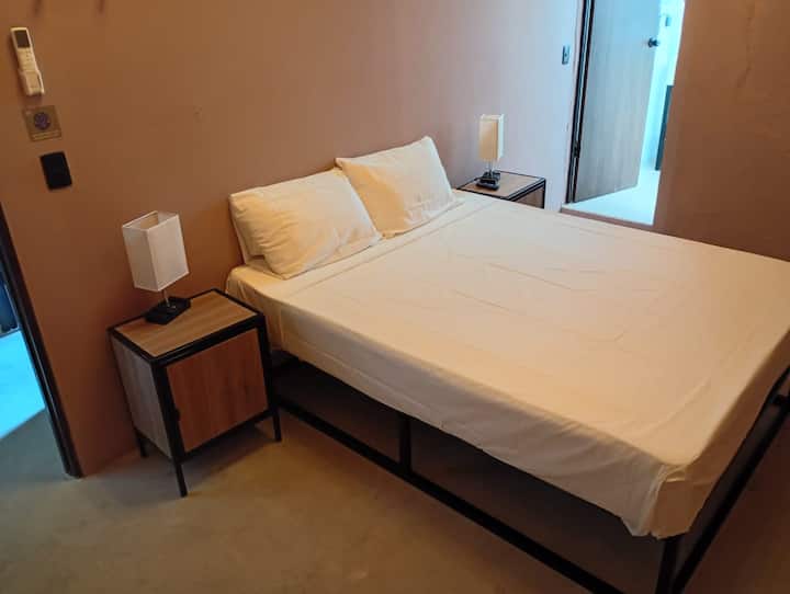 Petfriendly Unit W/queen Bed + Northern Breakfast - Monterrey