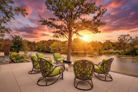 Lakefront Couples Escape | Fire Pit |Sunset Views