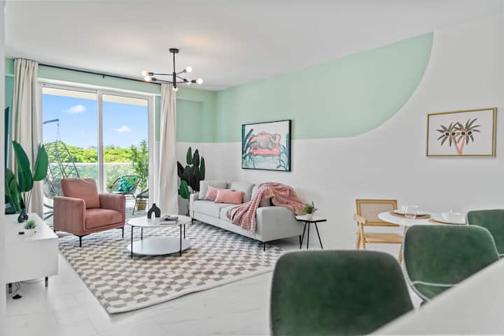 Hollywood Girls Trip|pool|gym|walk To Bars & Shops - Aventura, FL