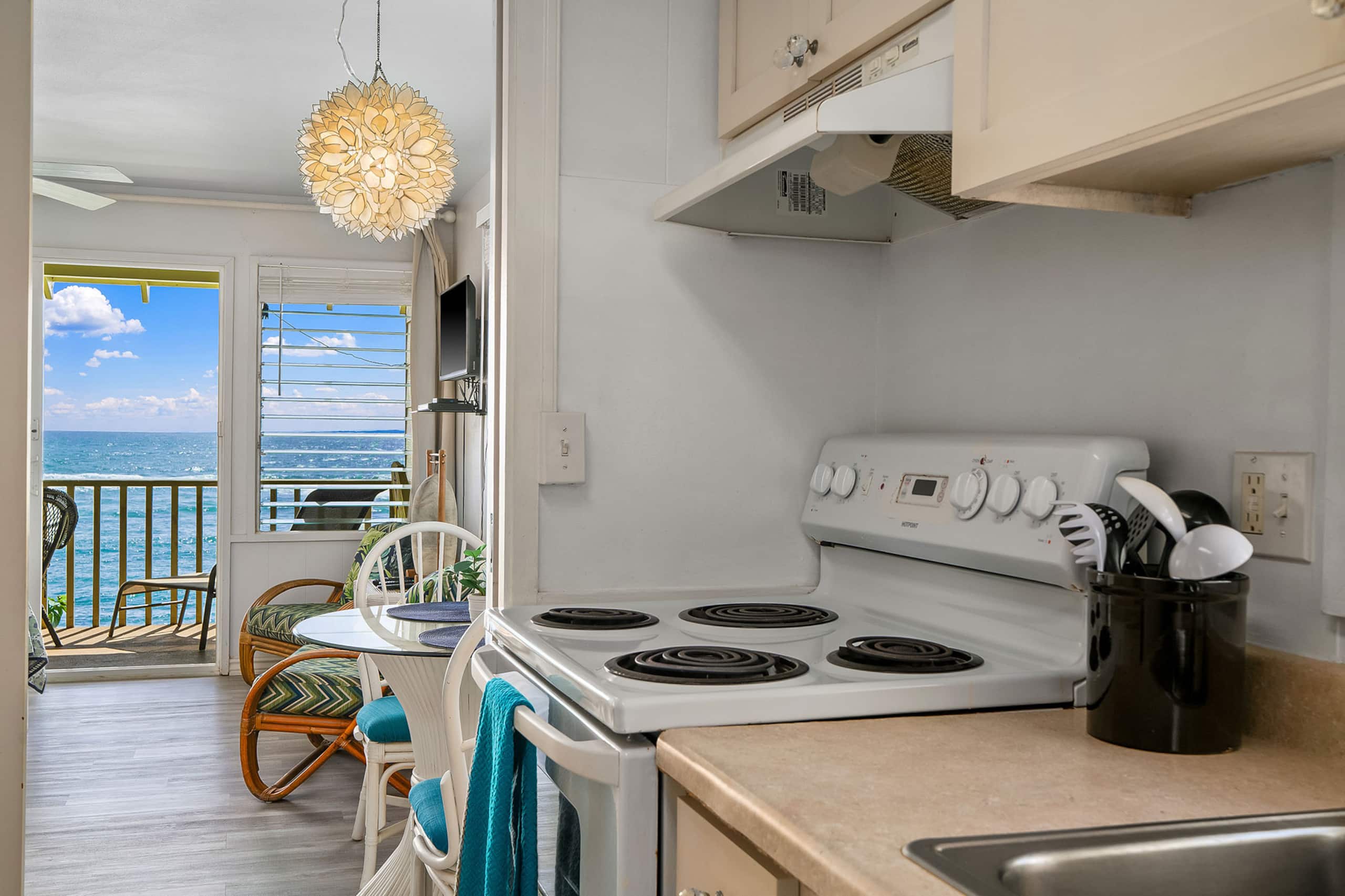 Oceanfront Studio w/Panoramic Views - Photo 12