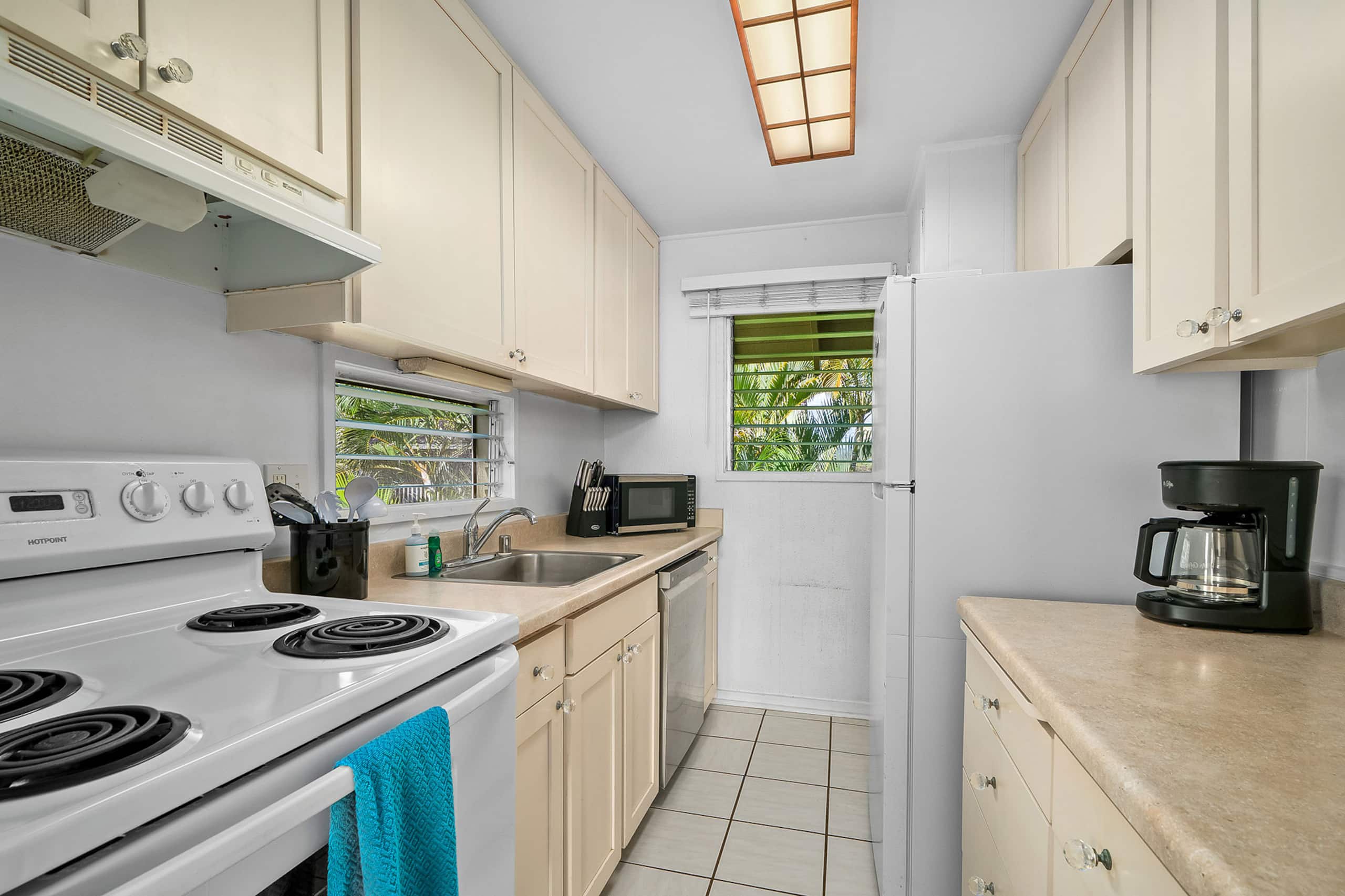 Oceanfront Studio w/Panoramic Views - Photo 11
