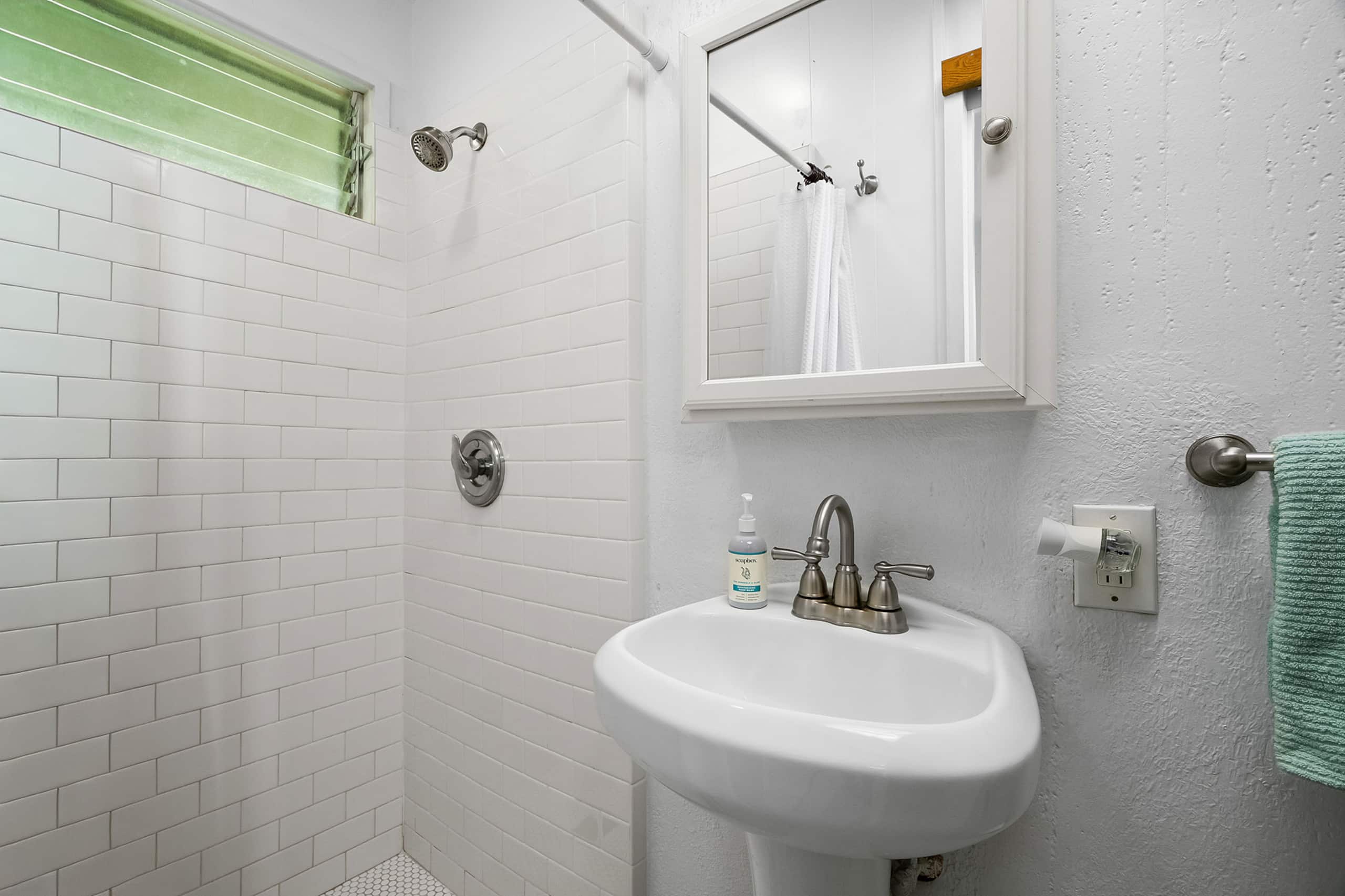 Oceanfront Studio w/Panoramic Views - Photo 13