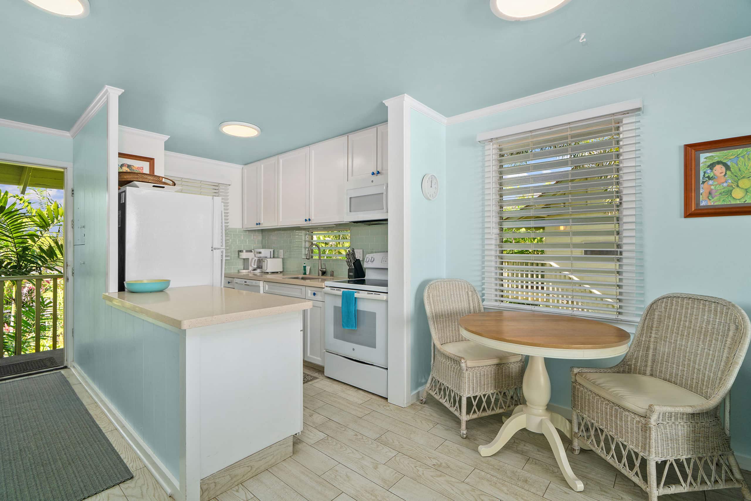 Oceanfront Studio with Panoramic Views - Photo 6