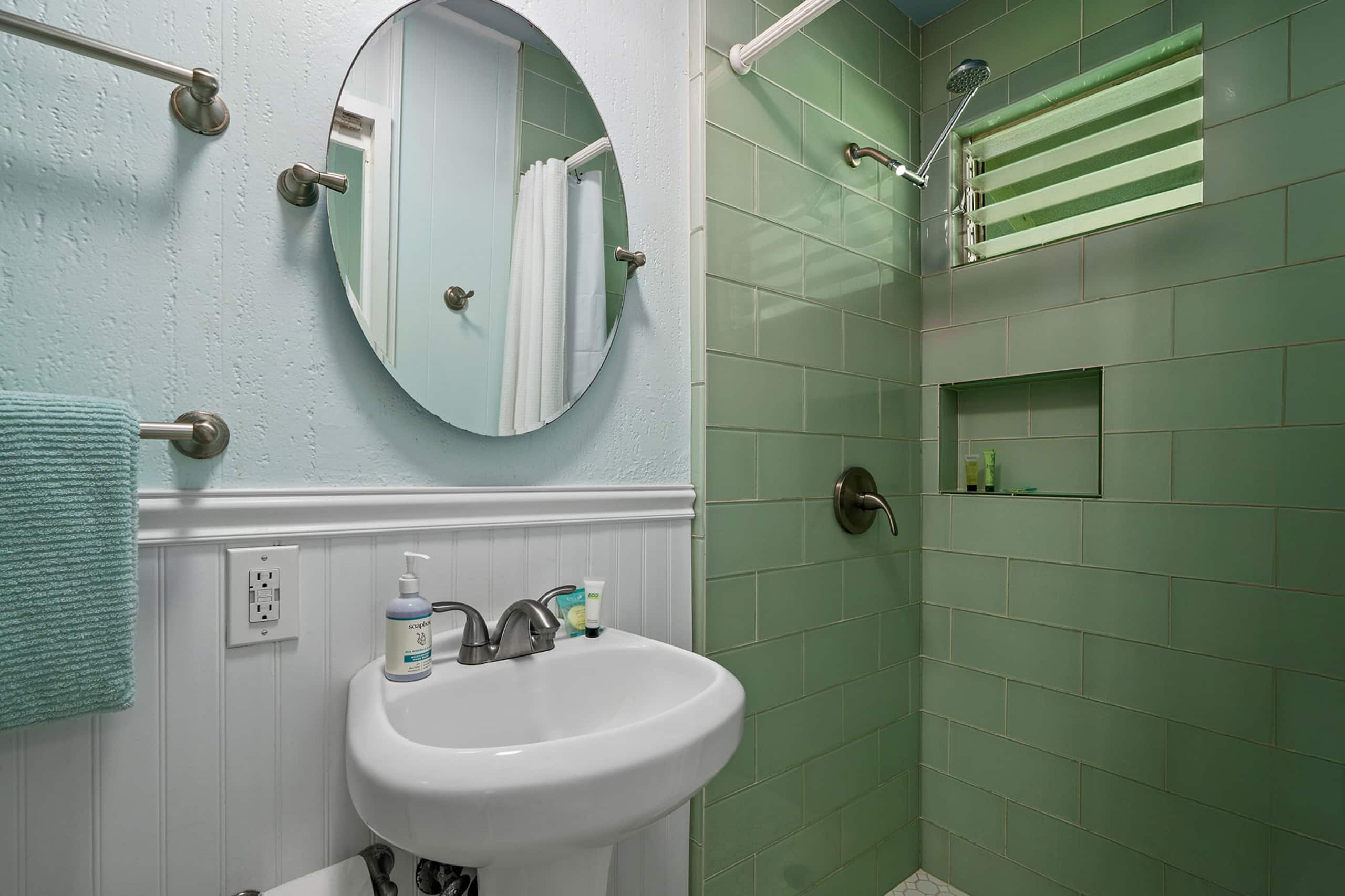 Oceanfront Studio with Panoramic Views - Photo 21
