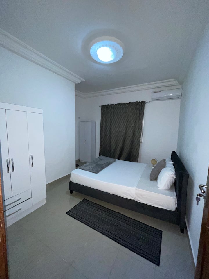 ห้องนอนพร้อมห้องน้ำ 