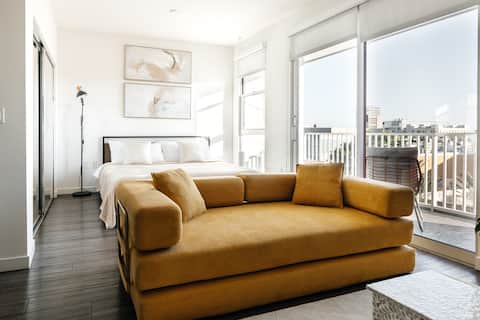 Top performing Airbnb: West Hollywood • Free Parking • Dining & Nightlife in West Hollywood