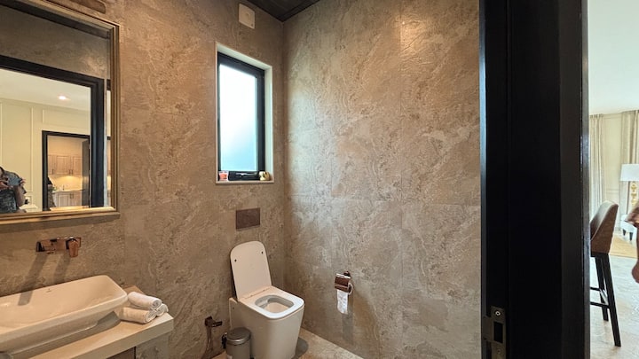 WC image 1