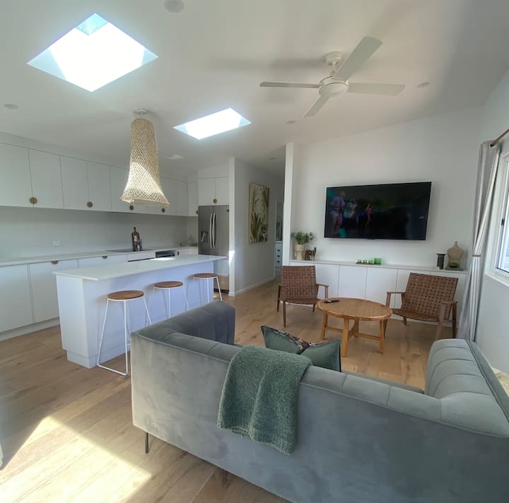 Charming 2br Pool Retreat – Walk To Beach & Town! - Byron Bay