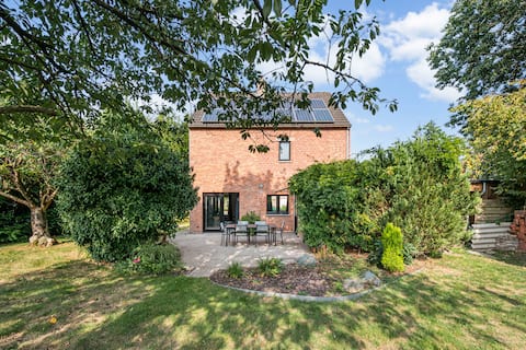 Charming house with spacious garden