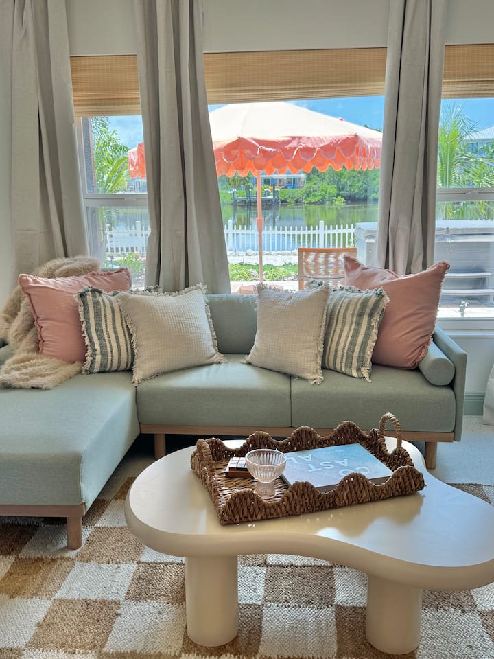 Boat Dock + Kayaks + Dolphins + Beaches + Hot Tub! - Anna Maria Island, FL