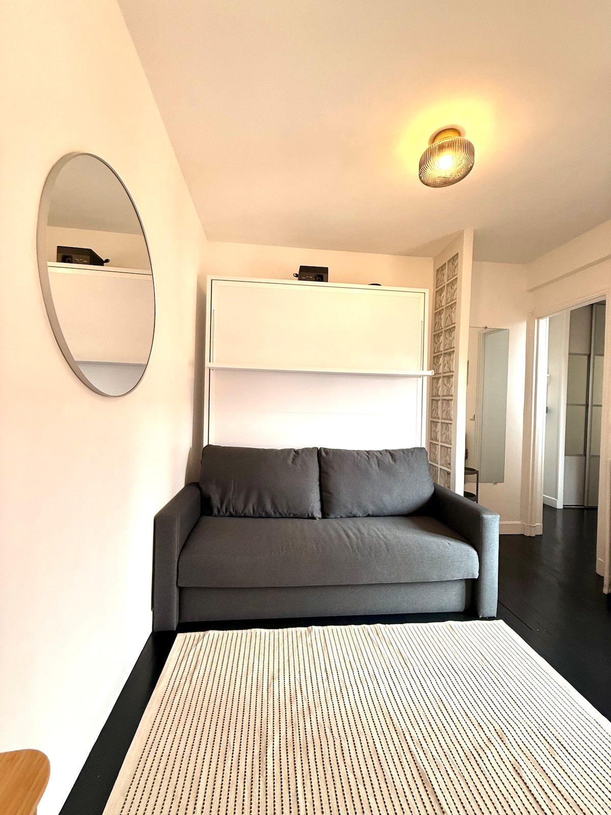 Successful Airbnb property: Cozy Quiet Flat/Queen-Size Bed/ Metro Lines 1-6-9 in Saint Mandé