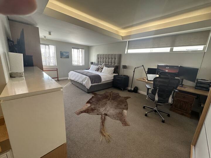 Workspace evidence from Sunset Links Golf Estate home, walk to Beach