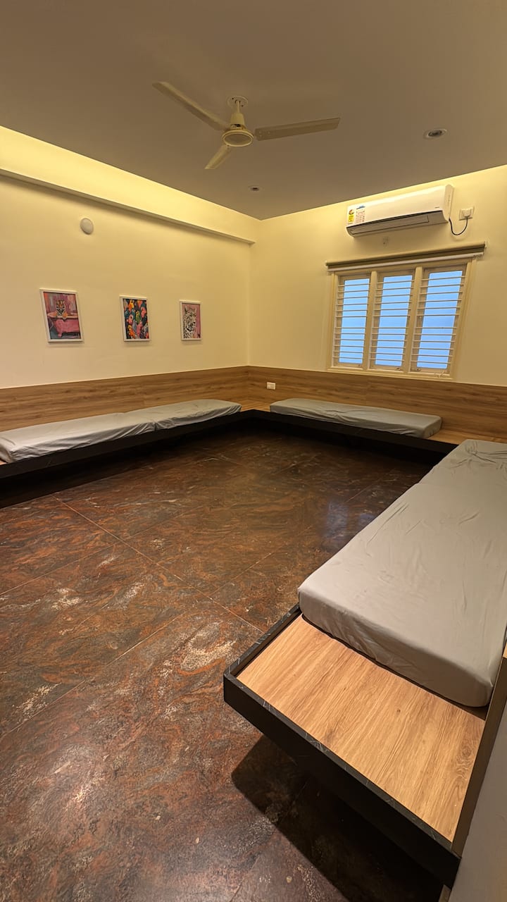 Casatel Dorm - 12 Beds With Plunge Pool - Bangalore