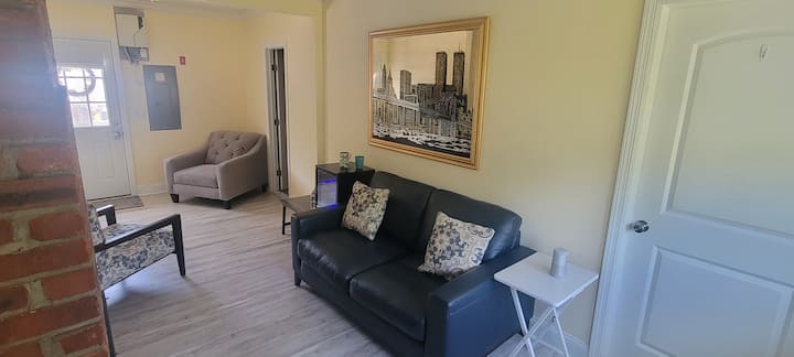 Brick & Breezy Getaway Retreat - Red Bank, NJ