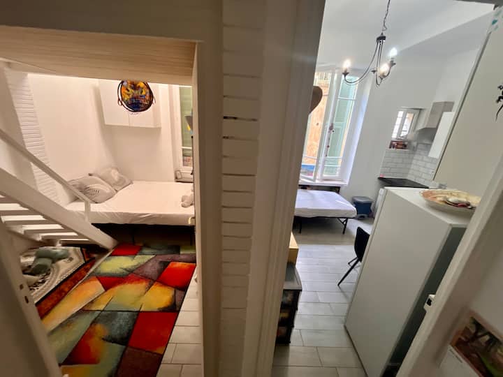 Sleeps 5 · Budget-friendly Flat · Central & Cozy - Èze