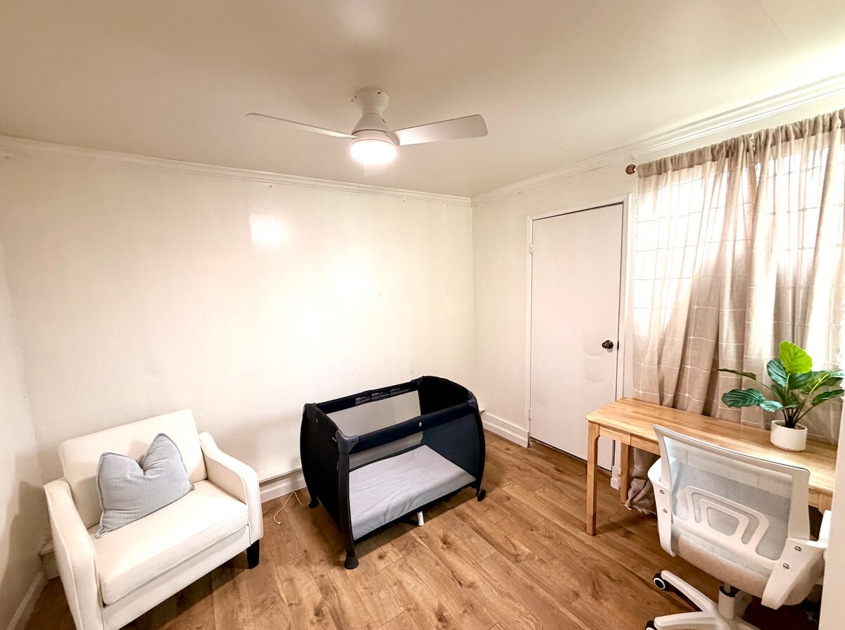 Pack n Play ในห้องนอนที่ 2 