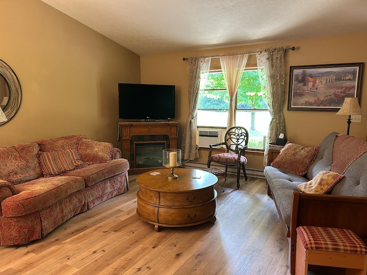 Meko ya umeme husaidia kuifanya Nyumba ya Shambani iwe na hali ya kustarehesha jioni.