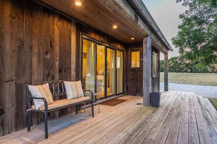 The Hill | Cozy Farmhouse in the Country - Houses for Rent in Waco