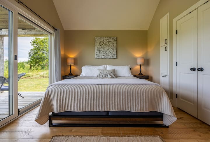 The Hill | Cozy Farmhouse in the Country - Houses for Rent in Waco