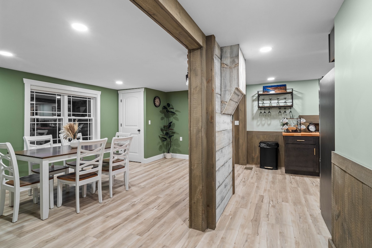 Dining area image 3 at Misty Hollow Acres in Emporium