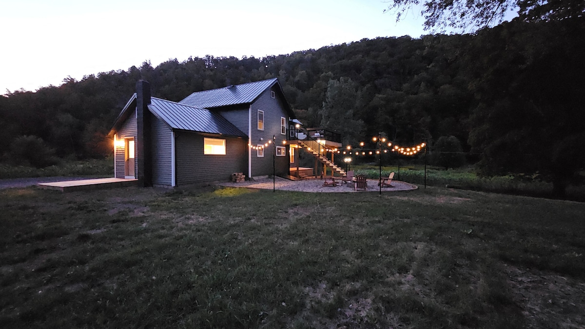 Exterior image 12 at Misty Hollow Acres in Emporium
