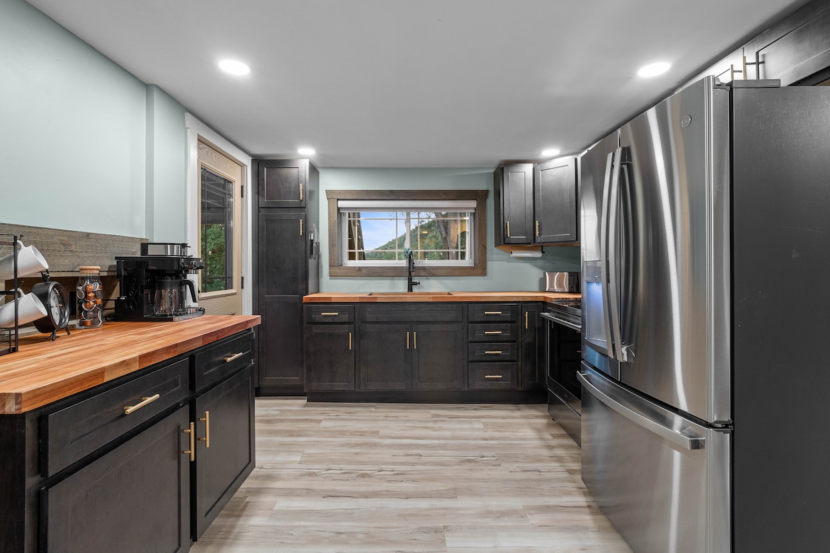 Full kitchen image 2 at Misty Hollow Acres in Emporium