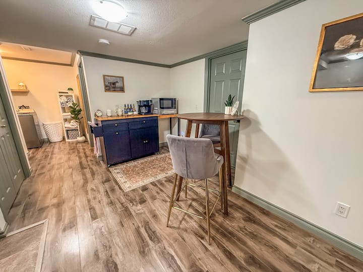 2br 1 Ba Private Suite Quiet And Local Amenities - Fort McMurray