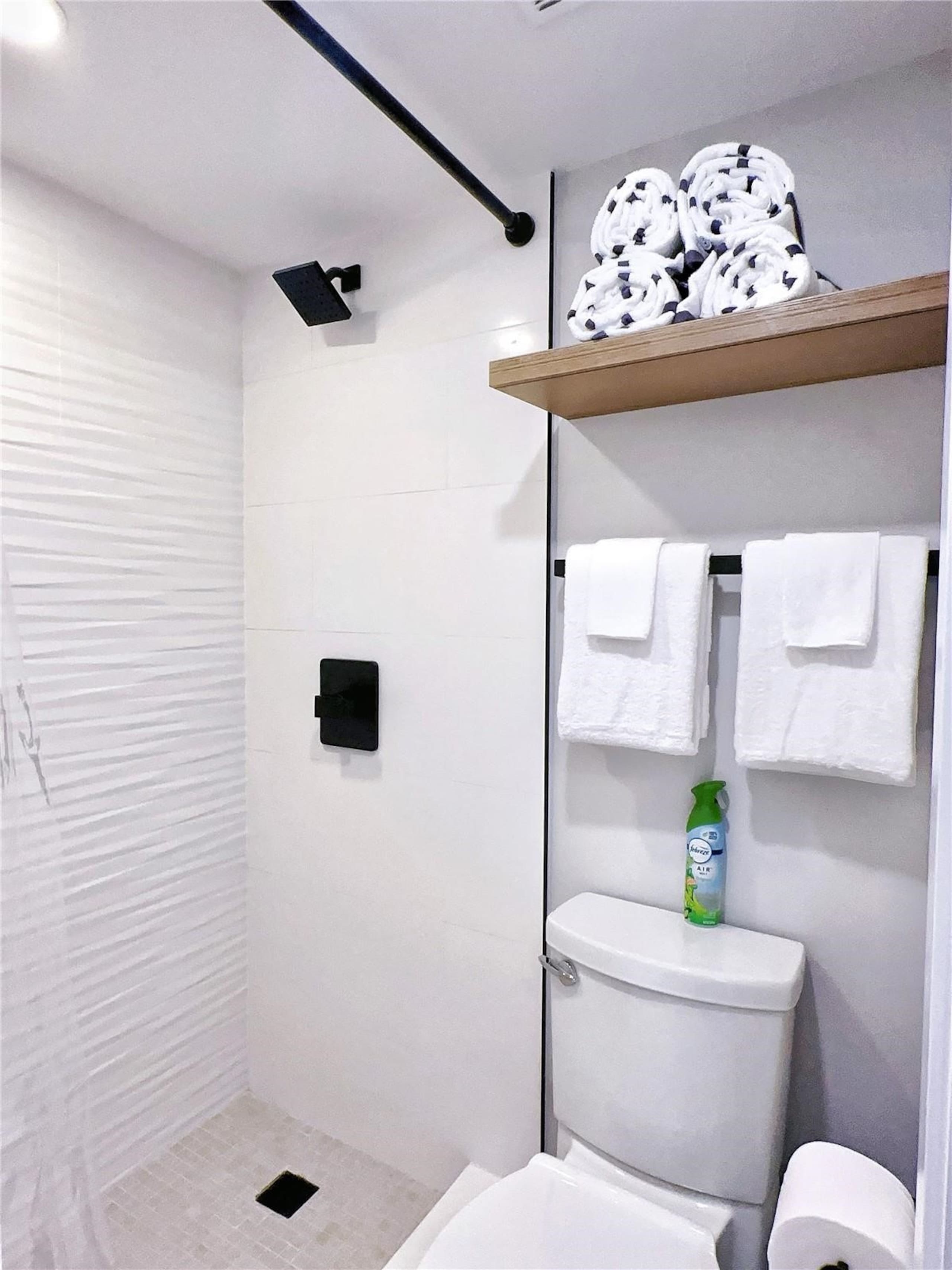 Huge patio | Luxury | Washer | Free park | 5'Beach - Image 17