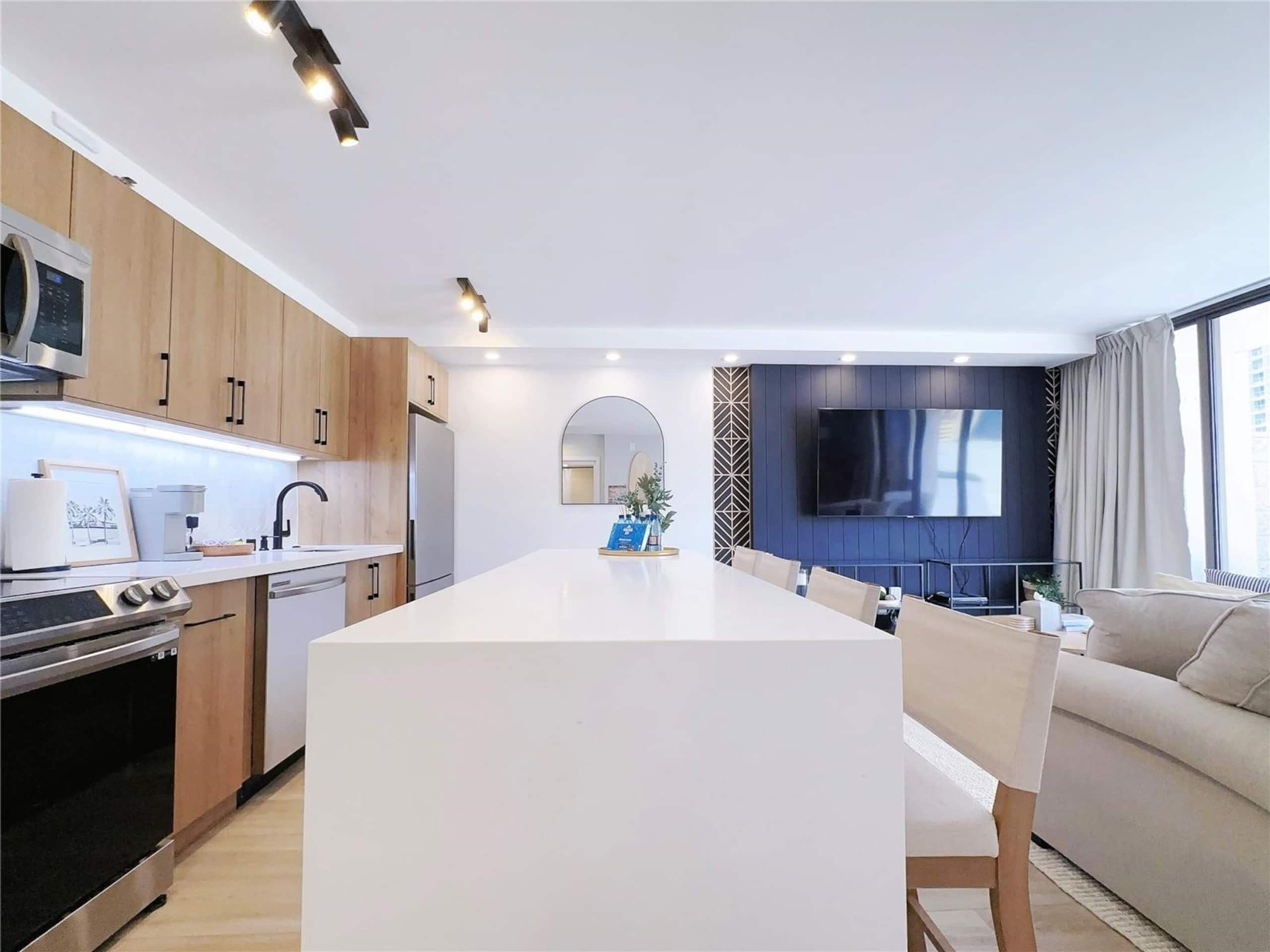 Huge patio | Luxury | Washer | Free park | 5'Beach - Image 9