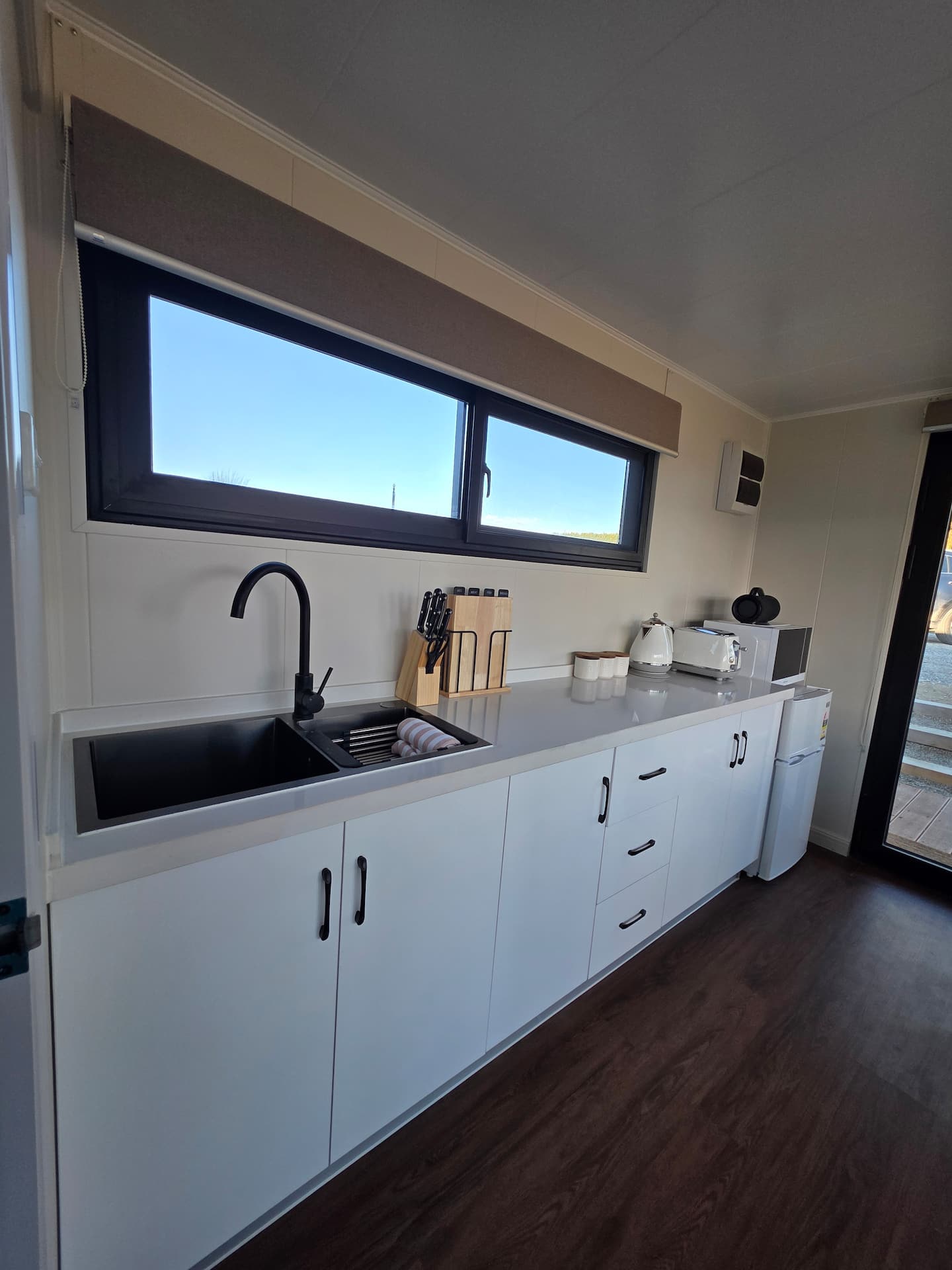 Modern Studio Overlooking Alex 4