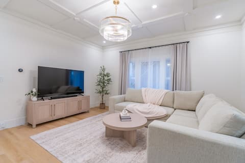 Top Airbnb: ModernLuxStayBySJSU-FamilyBusinessReady in San Jose University