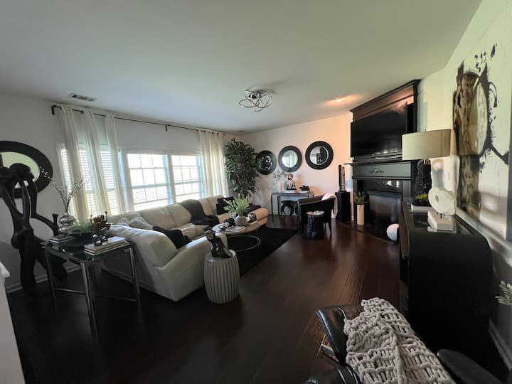 Lakefront Luxury - South Fulton, GA