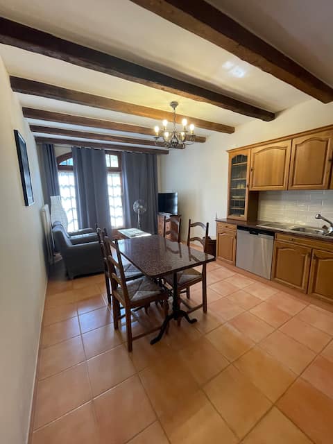 Top performing Airbnb: Charming Studio in Grand-Sacconex in Le Grand Saconnex