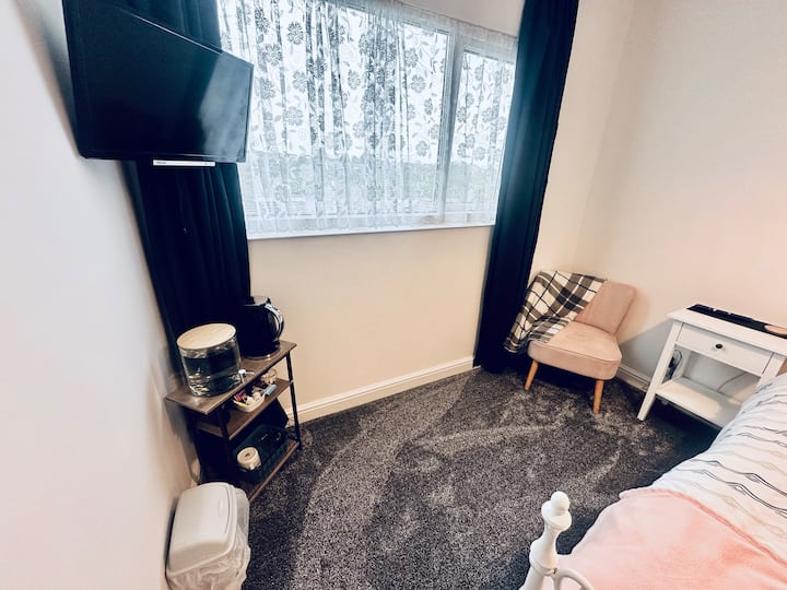 Quiet & Cozy Central Stay With Free Parking & Wifi - Haverfordwest